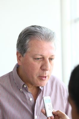 José Carlos Grubisich se reuniu com o governador André Puccinelli em uma sala reservada do aeroporto