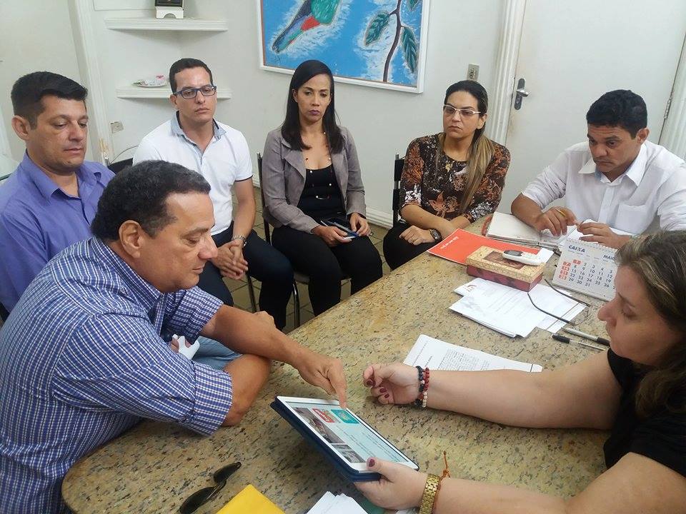 Adriana Paes assinou a Carta de Anuência para a instalação da fábrica no Distrito Industrial. Foto: Divulgação